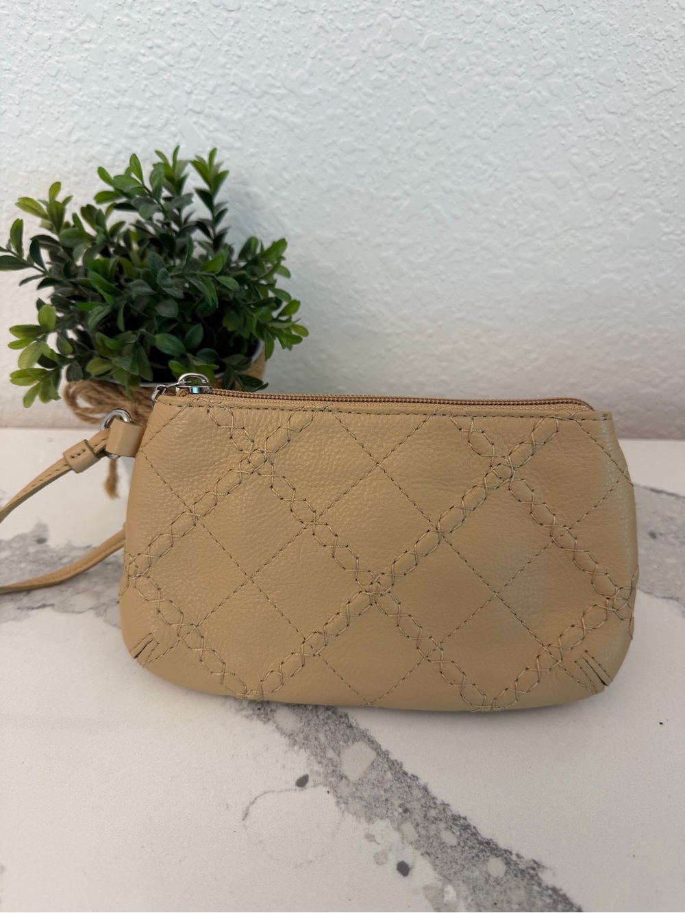 Leather STONE MOUNTAIN Beige Quilted Wristlet Pouch